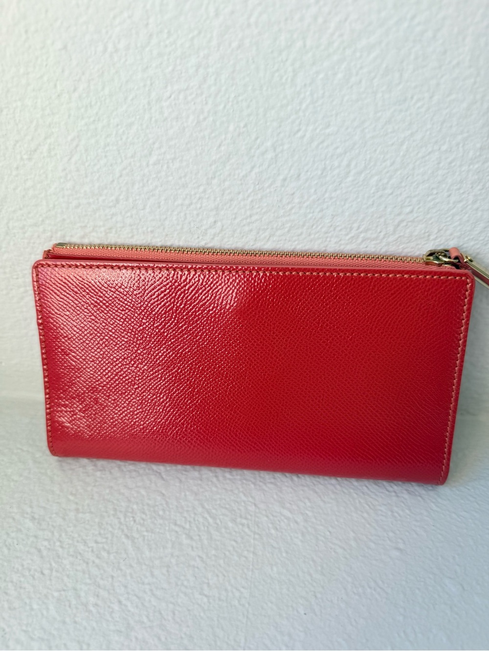 Authentic Burberry Coral Pink Leather Zip-Around Wallet with Gold Logo - Picture 2 of 10